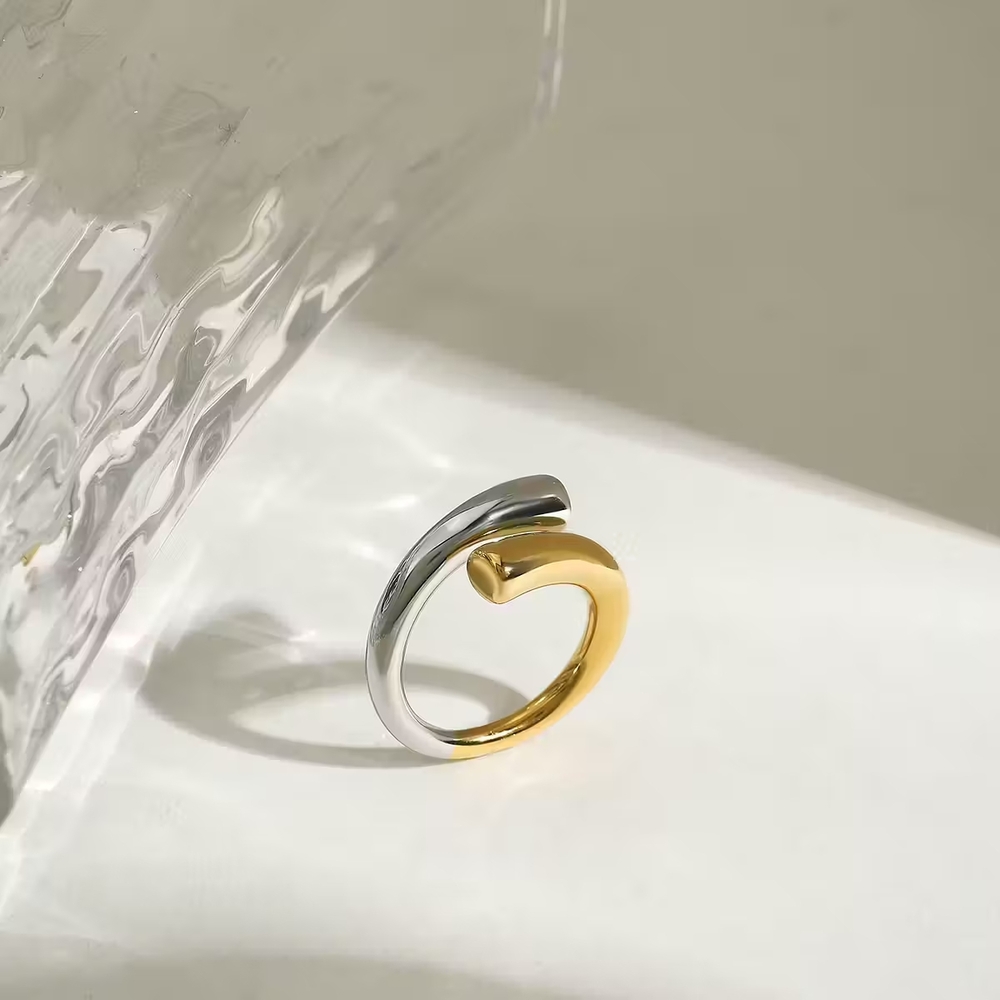 Elegant Two-Tone Gold and Silver Ring